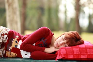 Ученые рассказали, как лучше спать с пользой для здоровья