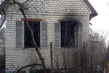 В Червенском районе мужчина пытался самостоятельно потушить пожар и получил ожоги рук и лица.