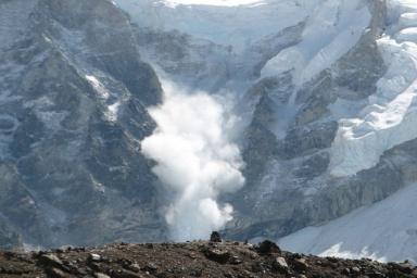 В Канаде под лавиной погибли три альпиниста