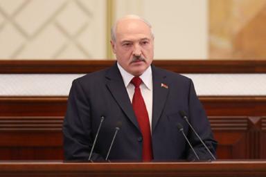 Лукашенко заявил о ненужности КХЛ и бешеных зарплат в спорте