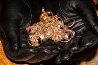 В Могилеве девушка украла у своей подруги ювелирные украшения