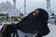 Женщина 27 лет находилась в коме. Очнулась и уехала в ОАЭ