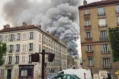 В Париже горит Версаль
