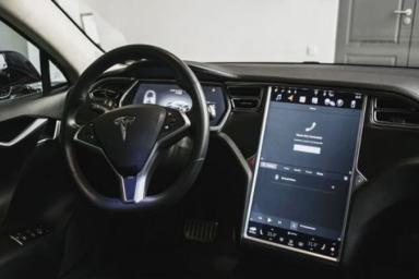 Маск планирует запустить службу беспилотного такси Tesla