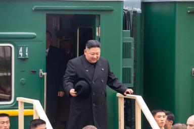 А вам слабо?: охранники Ким Чен Ына показали всем, как нужно работать