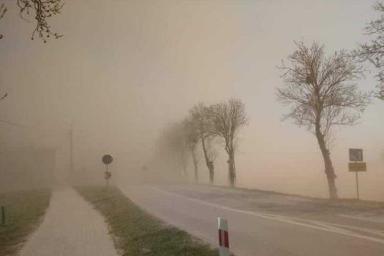 Пылевая буря из Африки накрыла Польшу, досталось и западу Беларуси