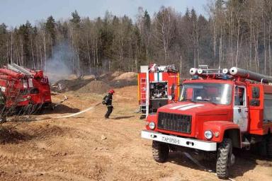 Теперь под Минском. Спасатели боролись с лесным пожаром 