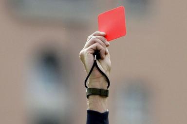 ФИФА показала пожизненную красную карточку 7 футболистам 
