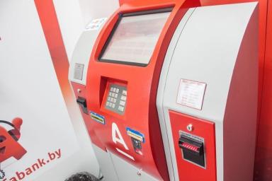 Альфа-Банк вводит новые лимиты на снятие наличных в банкоматах 