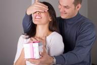 Психологи объяснили, почему мужчины забывают важные даты