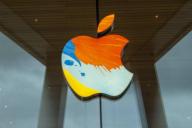 Apple отзывает адаптеры своего производства из-за риска удара током