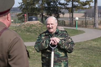 Лукашенко поздравил белорусов с Праздником труда