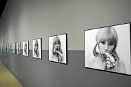 Картина с поеданием банана стала причиной массовых протестов в Польше