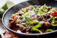 Тушеный рис с фасолью