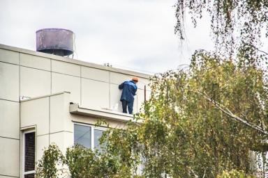 Стало известно, сколько антенн убрали с фасадов домов в Минске 