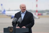 Лукашенко поручил организовать удобный способ сообщения ЖД с аэропортом