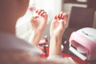 Специалисты назвали 5 основных причин расслоения ногтей
