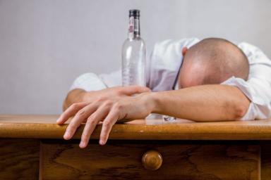 Эксперты рассказали, как правильно пить алкоголь для избежания похмелья