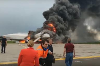 Опубликовано видео эвакуации пилота через окно из горящего SSJ100