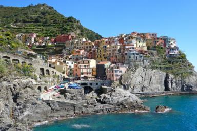 В Италии выставили на продажу сотни домов за один евро