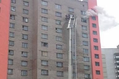 В Гомеле из горящего общежития спасали людей