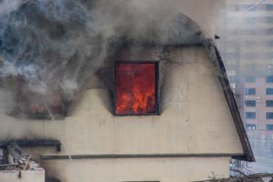 На пожаре в Пружанах удалось спасти престарелого хозяина дома
