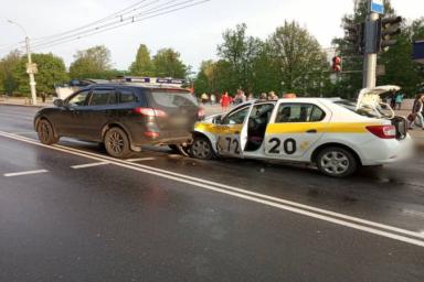В Могилеве таксист на Renault протаранил два Hyundai