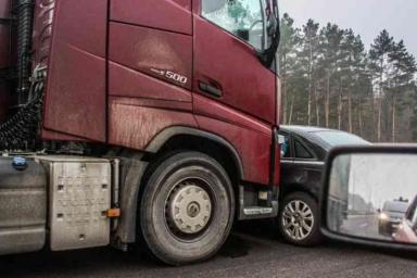 Беларусь и Молдова отменили разрешения на международные автоперевозки