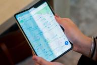 Samsung c гордостью презентовала гибкий смартфон Galaxy Fold.