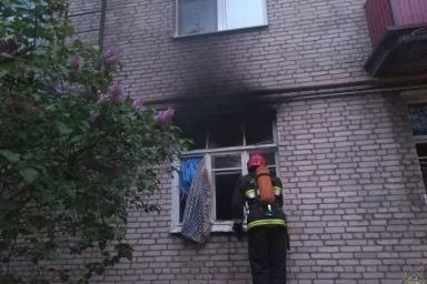 На пожаре в Минске работники МЧС спасли хозяина квартиры из ванной