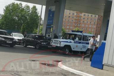 В Солигорске на заправке милиция задержала черную «Волгу» на российских номерах