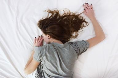 4 полезных и 4 вредных привычки для здорового сна
