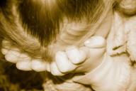 Невменяемый мужчина изнасиловал беременную женщину и 14-летнюю девочку