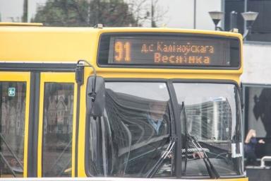 В Слуцке 2-летний мальчик на остановке выбрался из коляски и уехал на автобусе