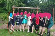 «Это недопустимо». Девушка пристыдила подружку невесты за короткое платье