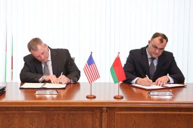 Белорусы и американцы подписали соглашение. С чем они будут бороться?