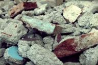 Девушка попала под «дождь» из кирпичей и выжила