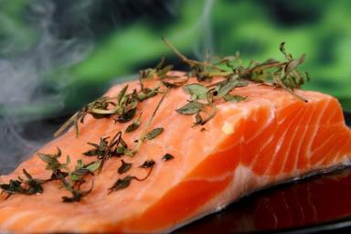 Эксперты назвали категорию людей, которым противопоказано употреблять мясо и лучше перейти на рыбу