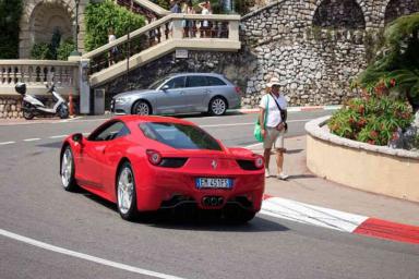 Итальянский отель включил в услуги поездку на Ferrari