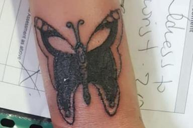 Девушка едва не умерла, сделав новую татуировку