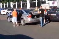 В Гомеле очевидец сорвал поездку в такси, увидев, как в него «грузятся» 7 человек
