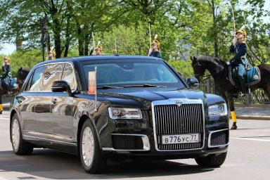 Медведев показал Румасу свой новый лимузин Aurus