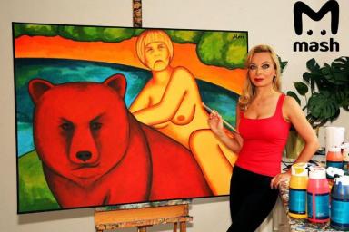 «Похищена русским медведем». Немецкая художница изобразила обнаженную Ангелу Меркель верхом на медведе