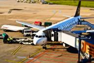 Пассажирский самолет совершил аварийную посадку: более 200 человек на борту, детали ЧП