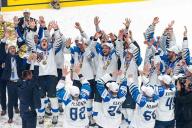 Журналист съел газету, где критиковал сборную Финляндии перед ЧМ-2019