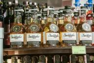 В Витебске рабочие вынесли из магазина 4 бутылки виски