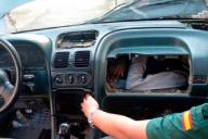 Мужчины пытались пересечь границу в бардачке машины