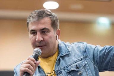 Саакашвили раскритиковал Порошенко из-за солдатских туалетов в Донбассе