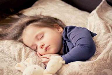 Как приучить ребенка к дневному сну