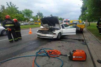 Авария в Шабанах: BMW врезался в стоящий фургон, два человека погибли